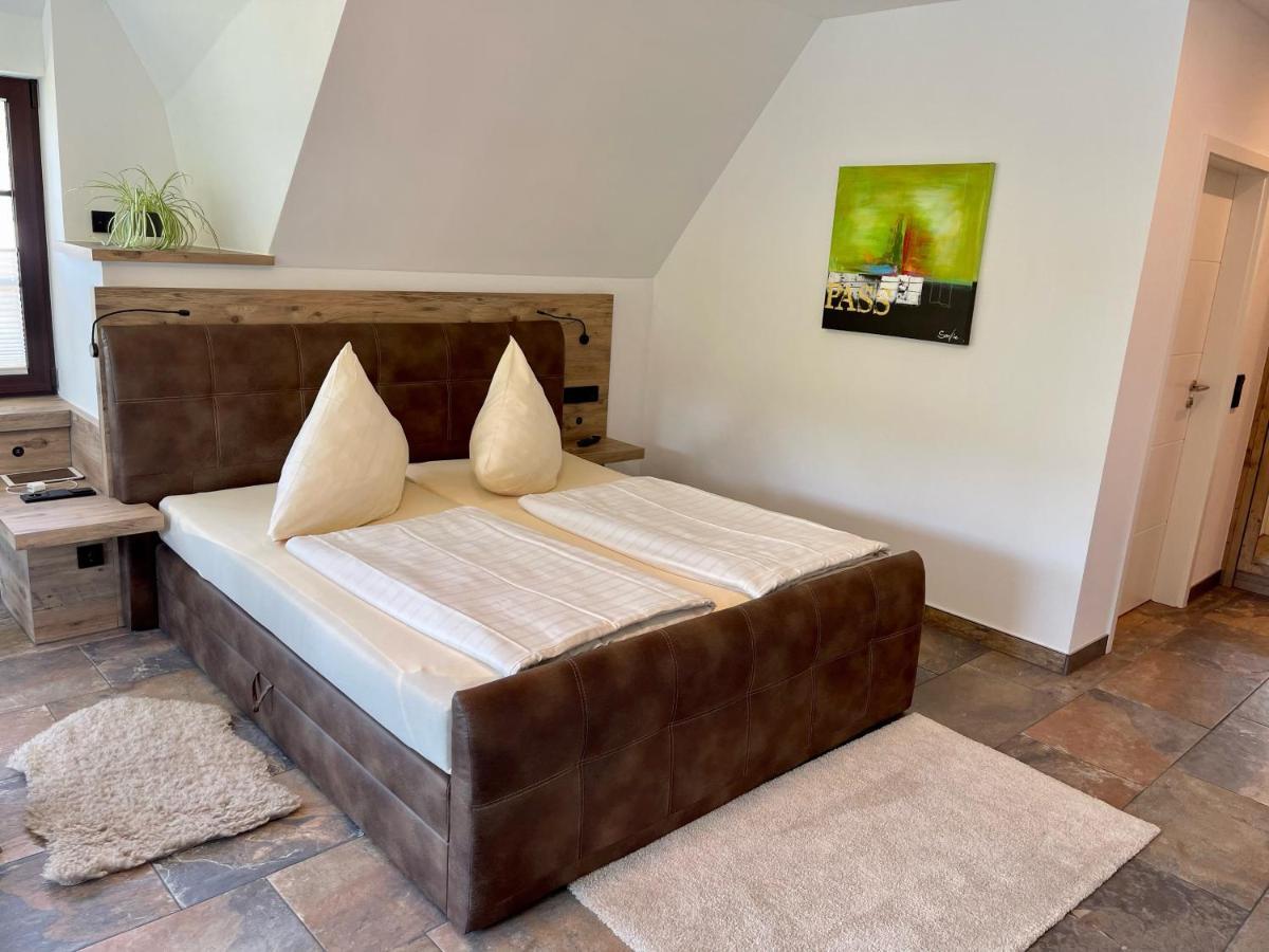 Hotel Garni "Cafe Im Hamm" Целль-ан-дер-Мозель Экстерьер фото